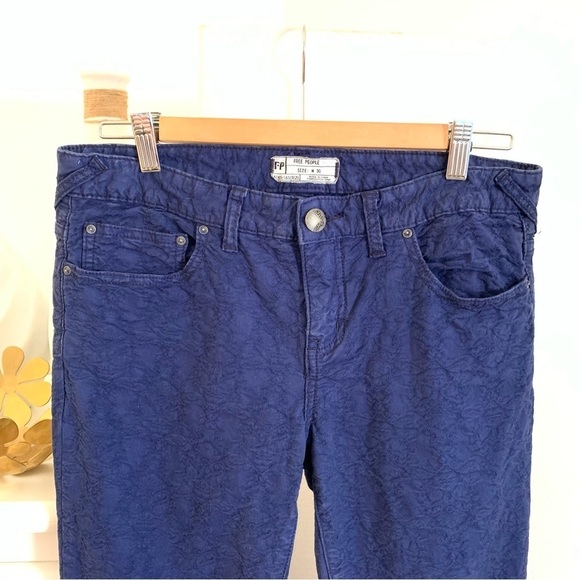 Free People Woman’s Blue Textured Stretch Printed Skinny Jeans Pants Size 30 - Picture 6 of 16